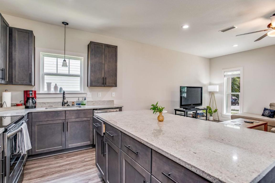 Beach Flow Bungalow-Mins To Downtown-Dining-Base Pensacola Eksteriør bilde