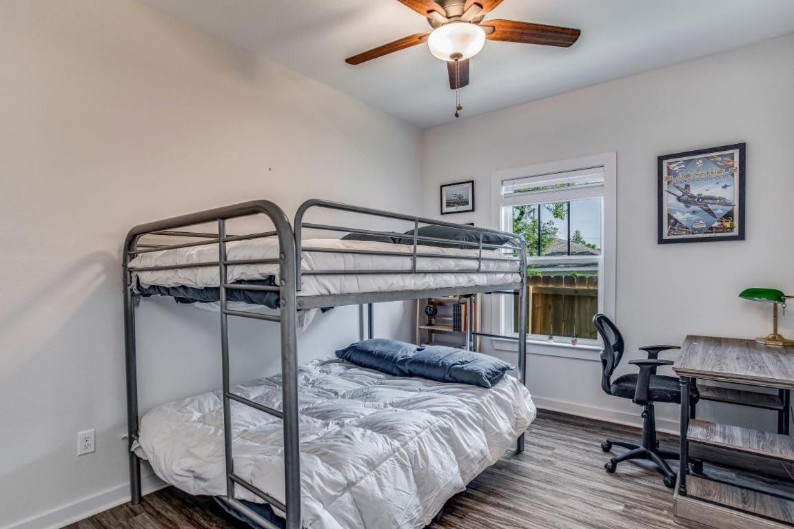 Beach Flow Bungalow-Mins To Downtown-Dining-Base Pensacola Eksteriør bilde