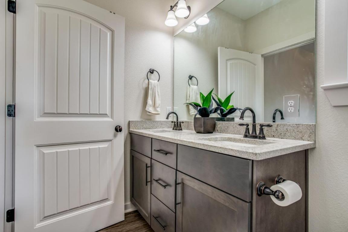 Beach Flow Bungalow-Mins To Downtown-Dining-Base Pensacola Eksteriør bilde